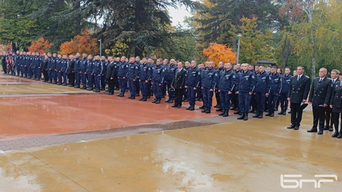 Близо 100 полицаи положиха клетва в Казанлък