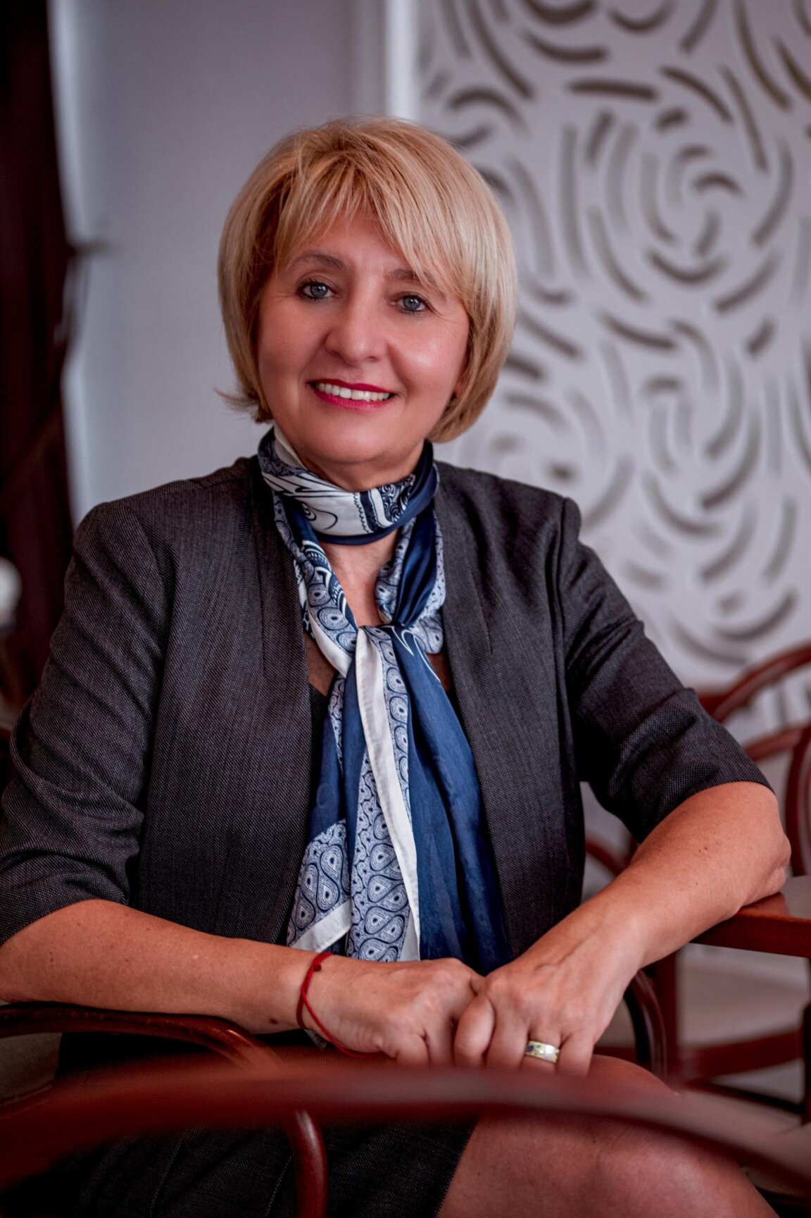 адв. Елиза Николова