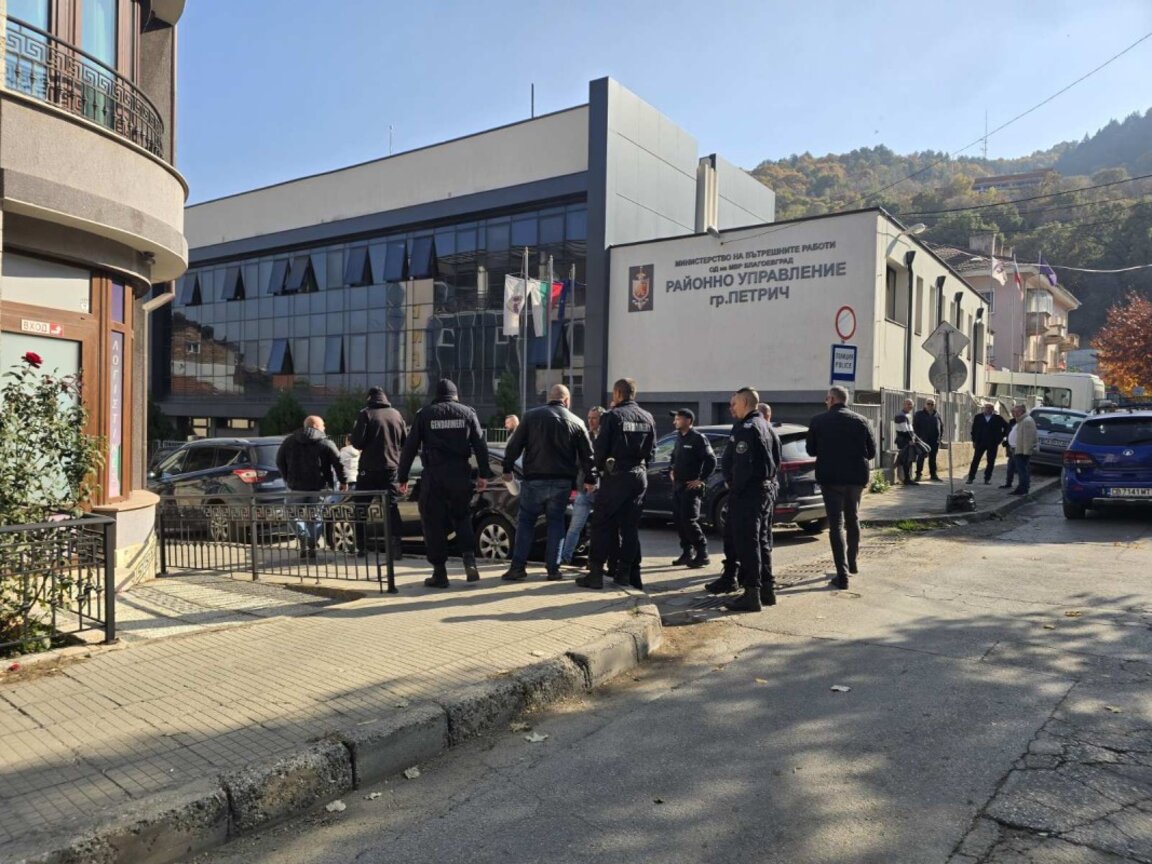 Задържани са началникът на полицейското управления в Петрич и още четирима служители