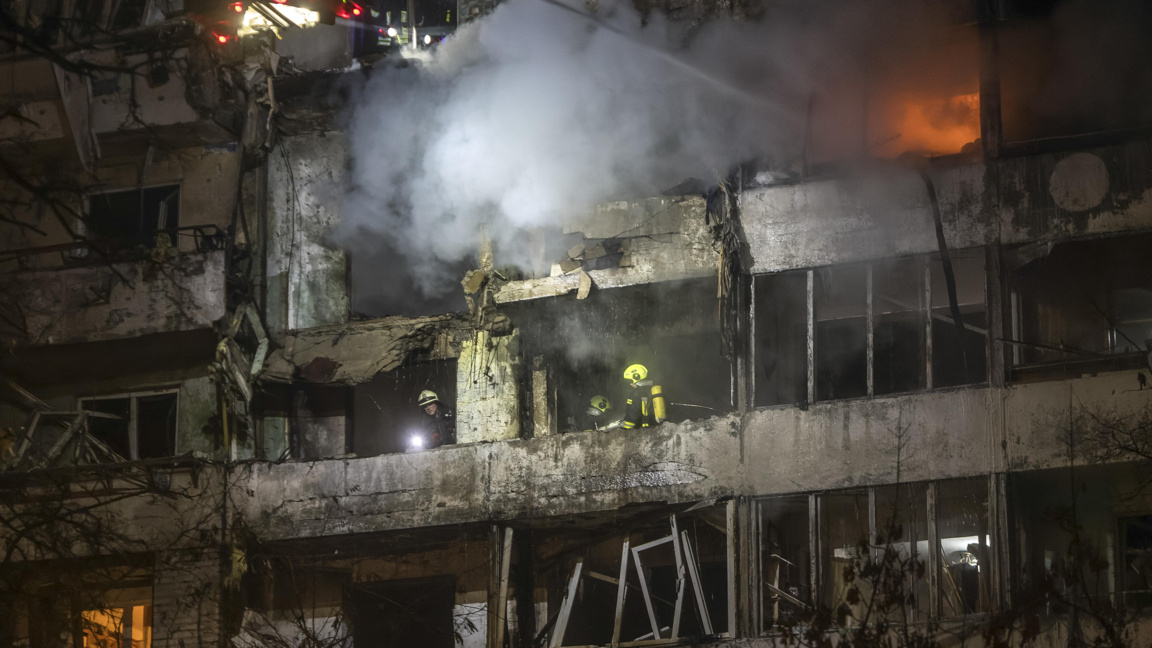 Поразена при руска атака 9-етажна сграда в столицата на Украйна Киев, 25 ноември 2025 г.