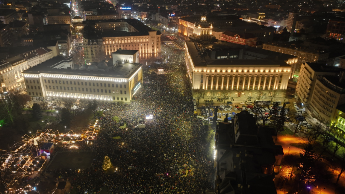 Protestas masivas en toda Bulgaria antes de la moción de censura 