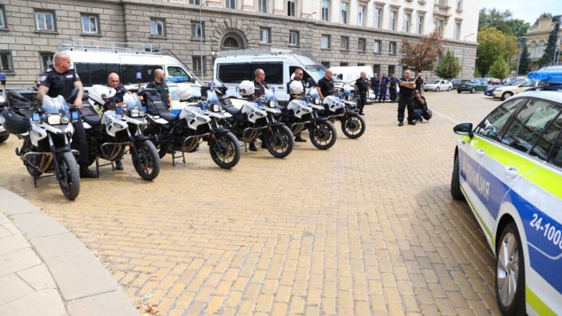 Policë dolën në një protestë para presidencës në mbështetje të ministrit të brendshëm