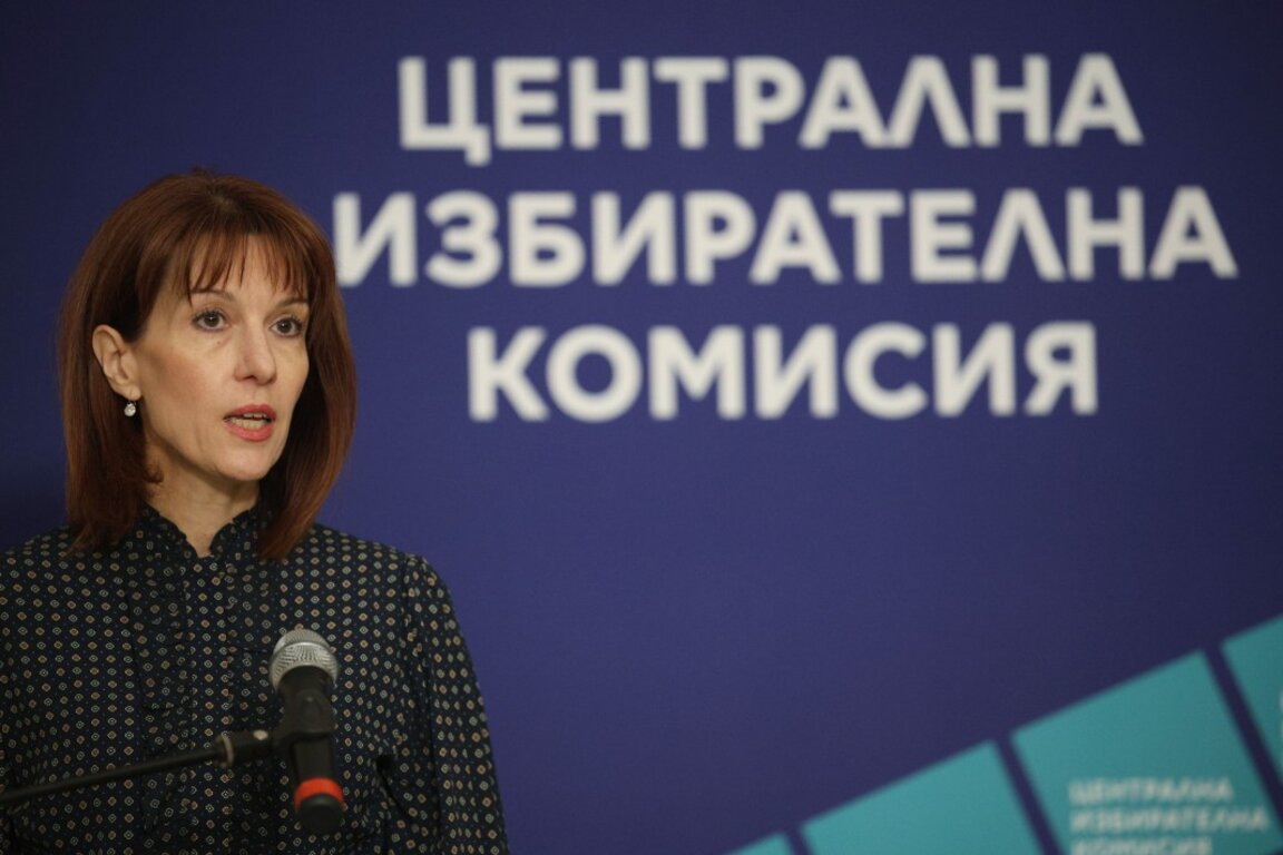 Председателката на Централната избирателна комисия Камелия Нейкова