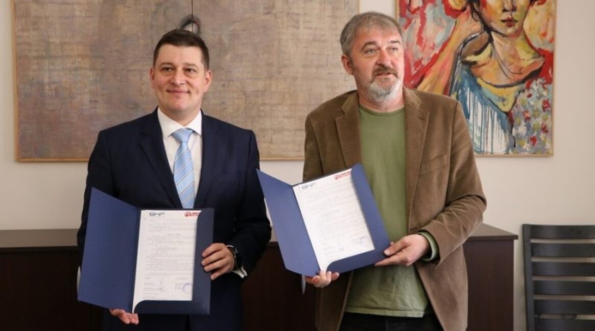 Генералният директор на БНР Милен Митев (вляво) и директора на РТ Цариброд Владимир Велкович.