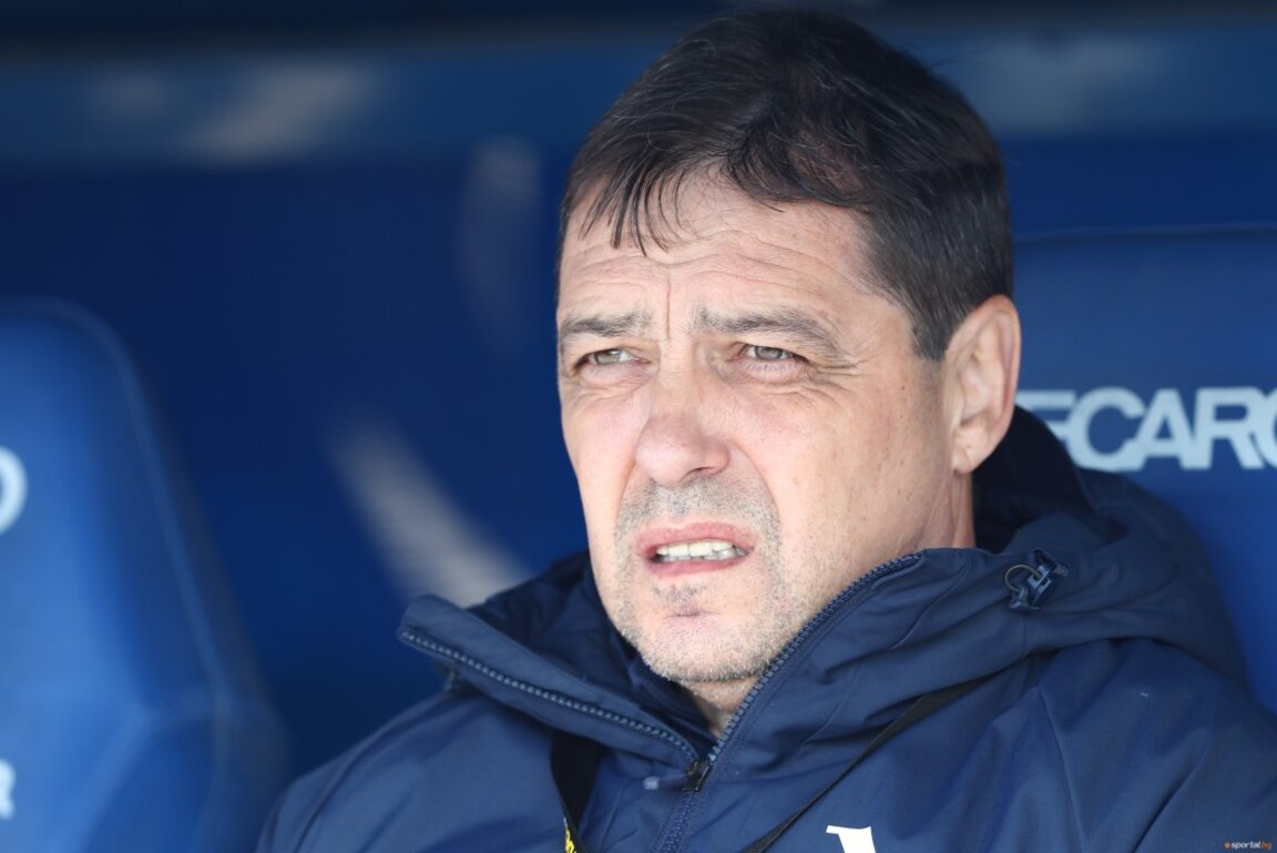 Петър Хубчев нямаше поводи за радост от мача Левски - Славия