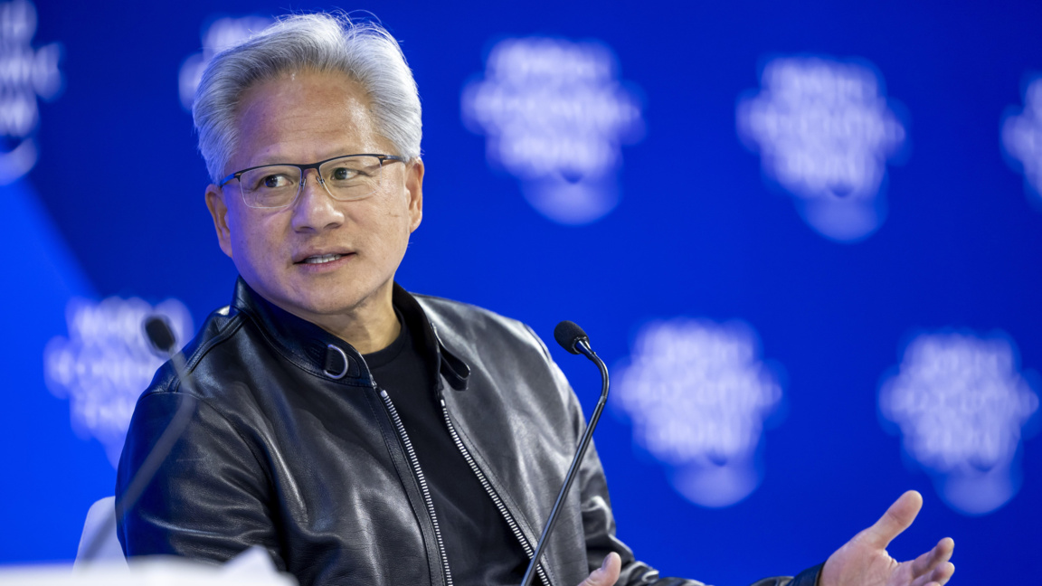 Основателят и главен изпълнителен директор на Nvidia Дженсън Хуанг говори по време на панелна дискусия по време на 56-ата годишна среща на Световния икономически форум (WEF) в Давос, Швейцария, 21 януари 2026 г.