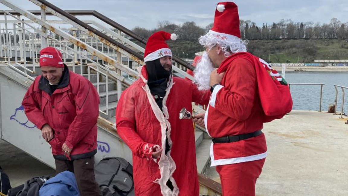Водолази организират подводна Коледа в Бургас