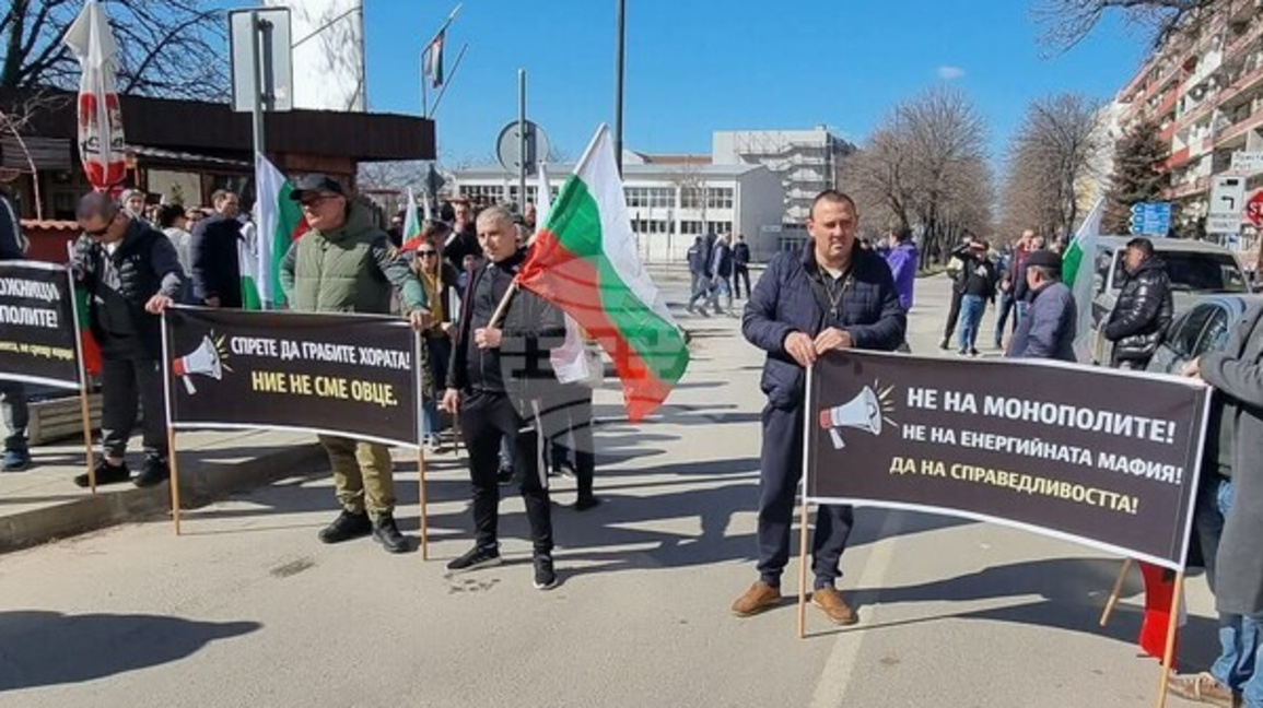 Недоволни от сметките за ток блокираха пътя към Румъния