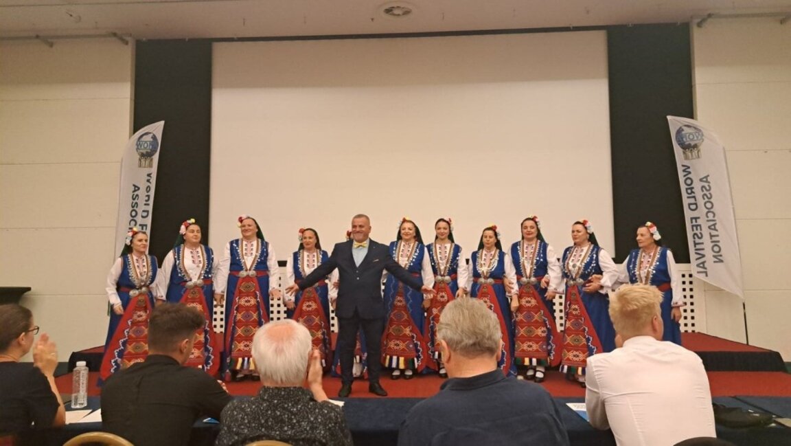 Смесен хор „Ален мак“ и ВА „Езерец“ с награди от международен фестивал