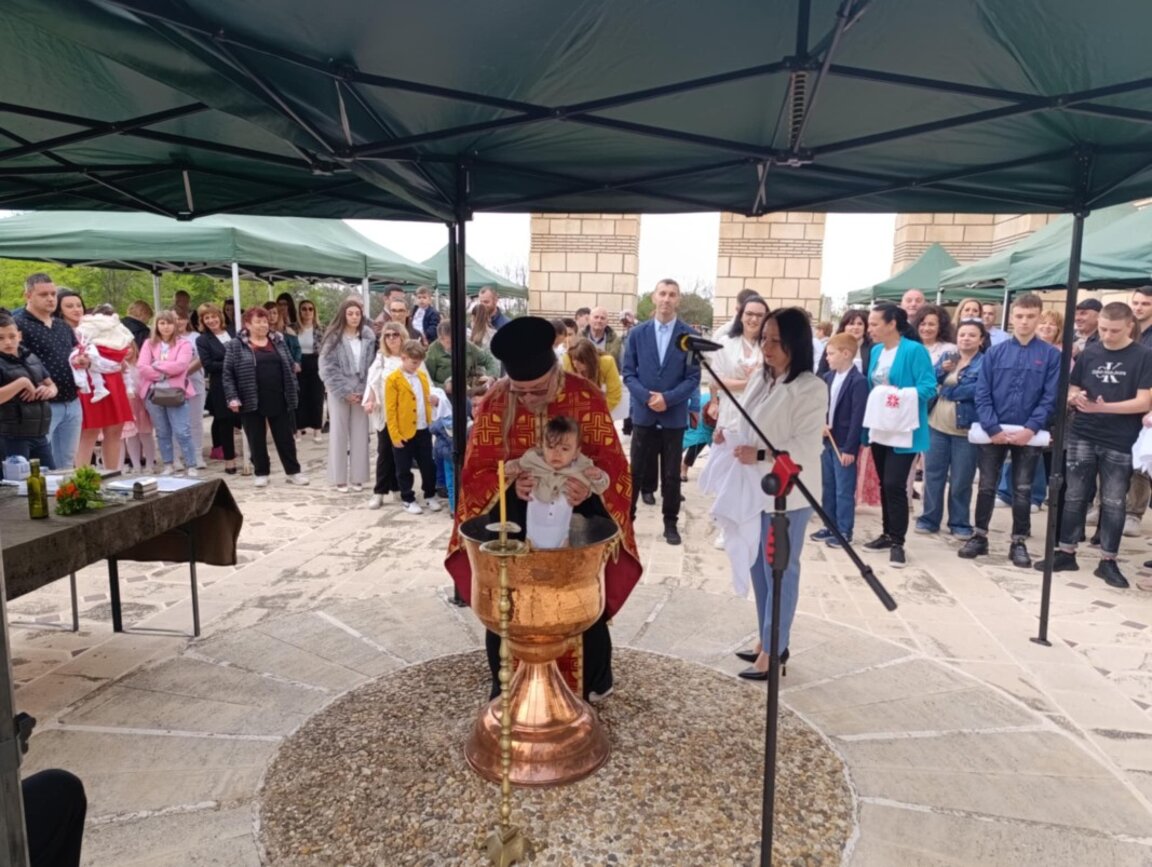 Масово кръщене в Голямата базилика