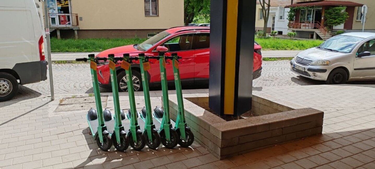 Перник с електрически скутери: Нова стъпка към зелена мобилност