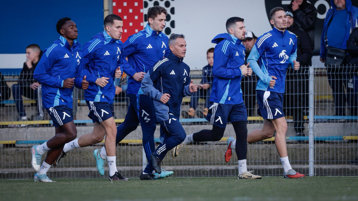 "Сините" проведоха първи занимания в Турция.