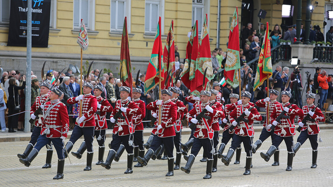 Η παρέλαση των Ενόπλων Δυνάμεων ήταν αφιερωμένη στα 140 χρόνια από την Ένωση και στα 80 χρόνια από το τέλος του Β΄ Παγκόσμιου Πολέμου
