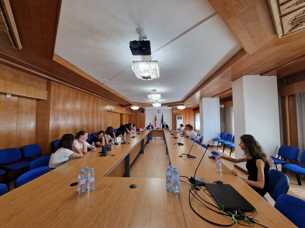 Учредява се Младежки обществен съвет към областния управител на Смолян