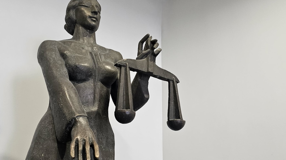 Фармацевтът, обвиняем след сделка с 5 кг марихуана във Варна, остава в ареста