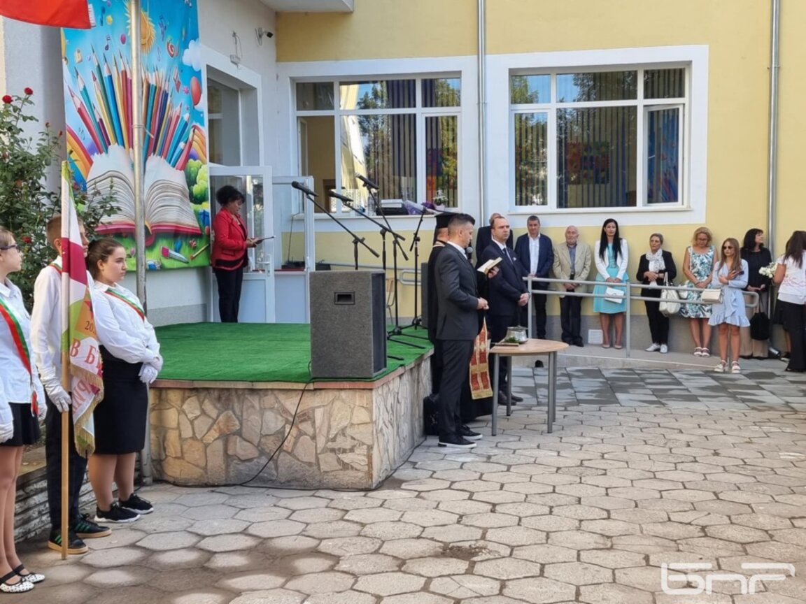 Новата учебна година в Кюстендил започва за 357 първокласници