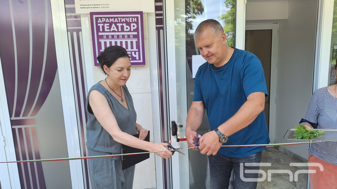 Ловешкият драматичен театър с обновена сграда