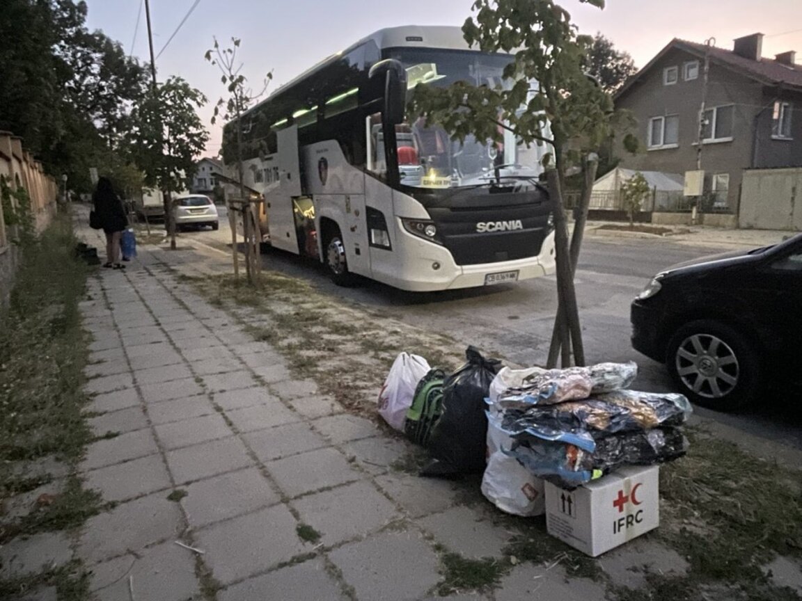 Недоволни и притеснени – украинските бежанци от Банкя пътуват за морето