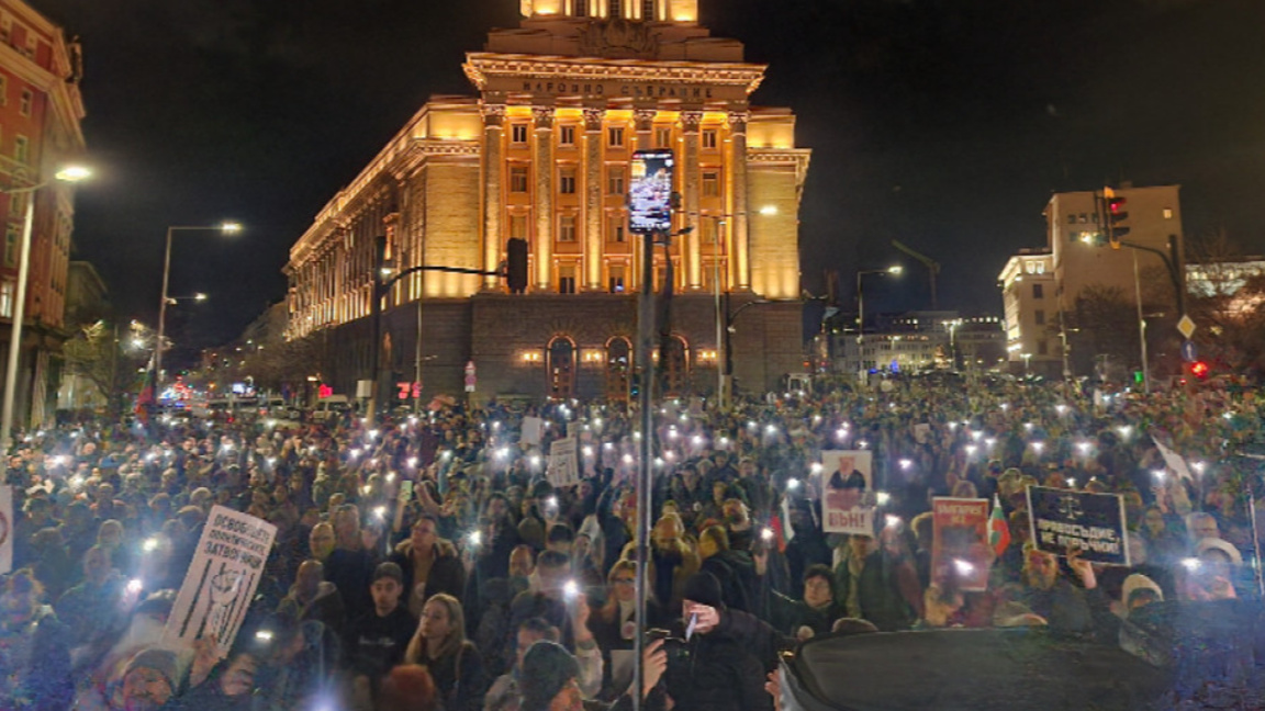 Opoziția cere ocuparea parlamentului