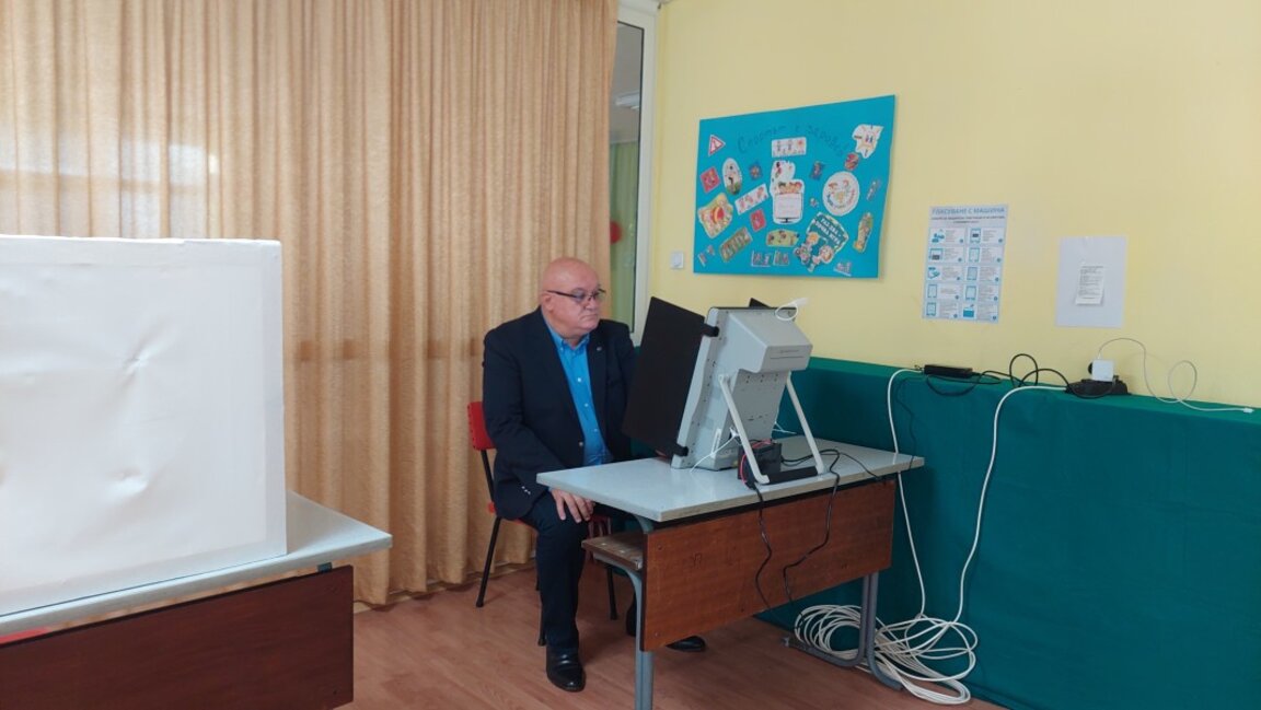 Цветан Ценков гласува за бъдещето на Видин, но очаква манипулирани резултати