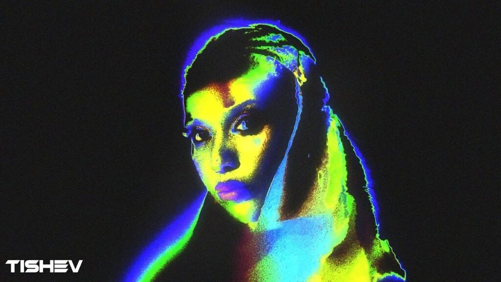 "MÓMA (REMIX)"