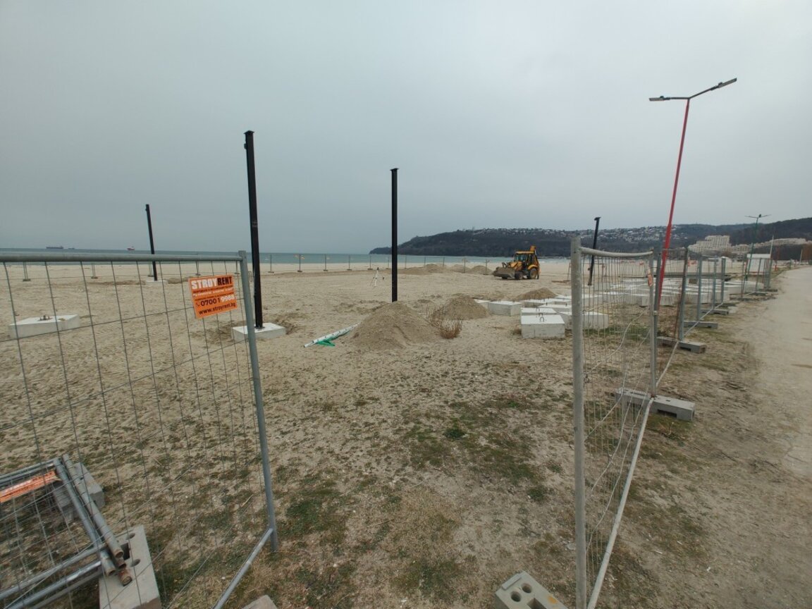 Ресторант заменя премахнати заведения на плажа в "Аспарухово", чакат се резултатите от проверката на РДНСК