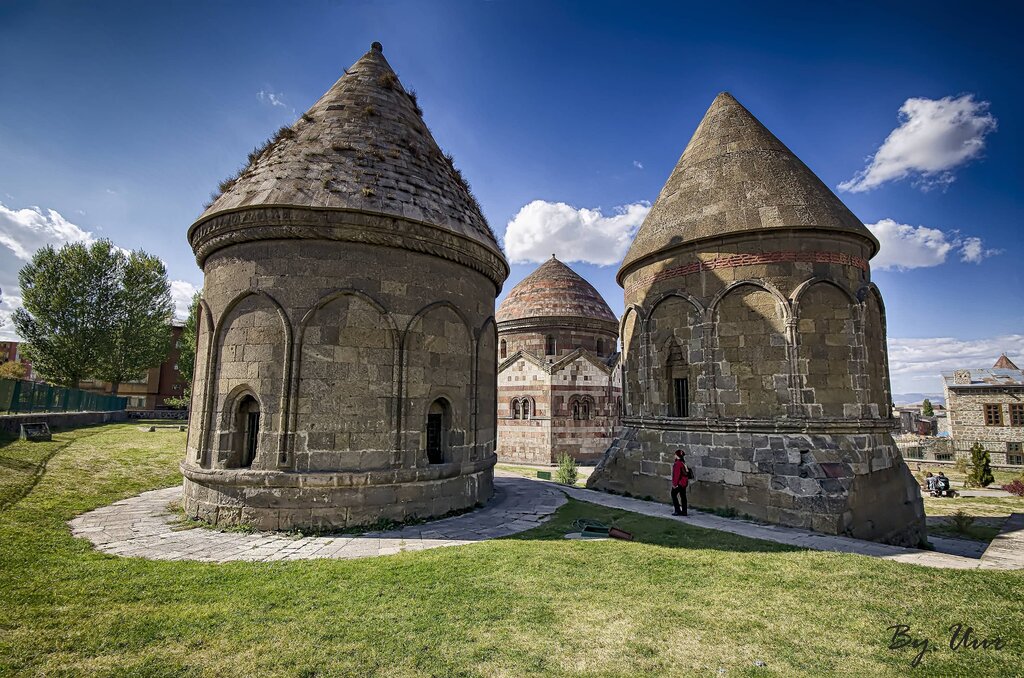 Трите гробници в Ерзурум