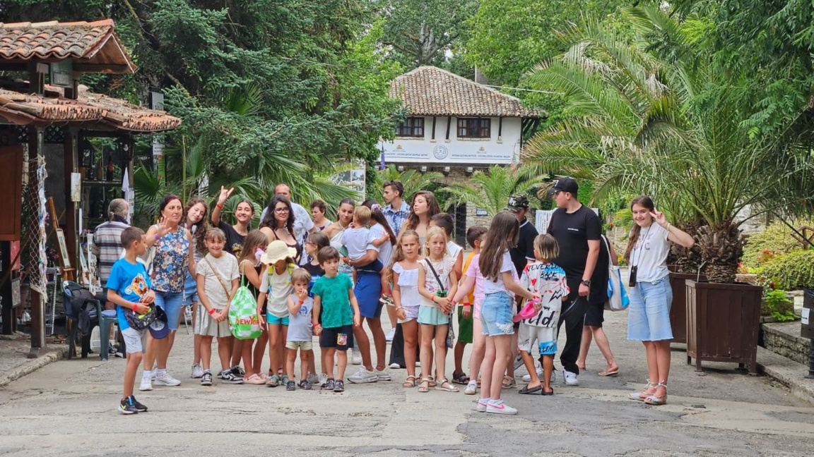 Me fëmijët atdhetarë të shkollës "Asen dhe Ilija Pejkovi" në Romë 
