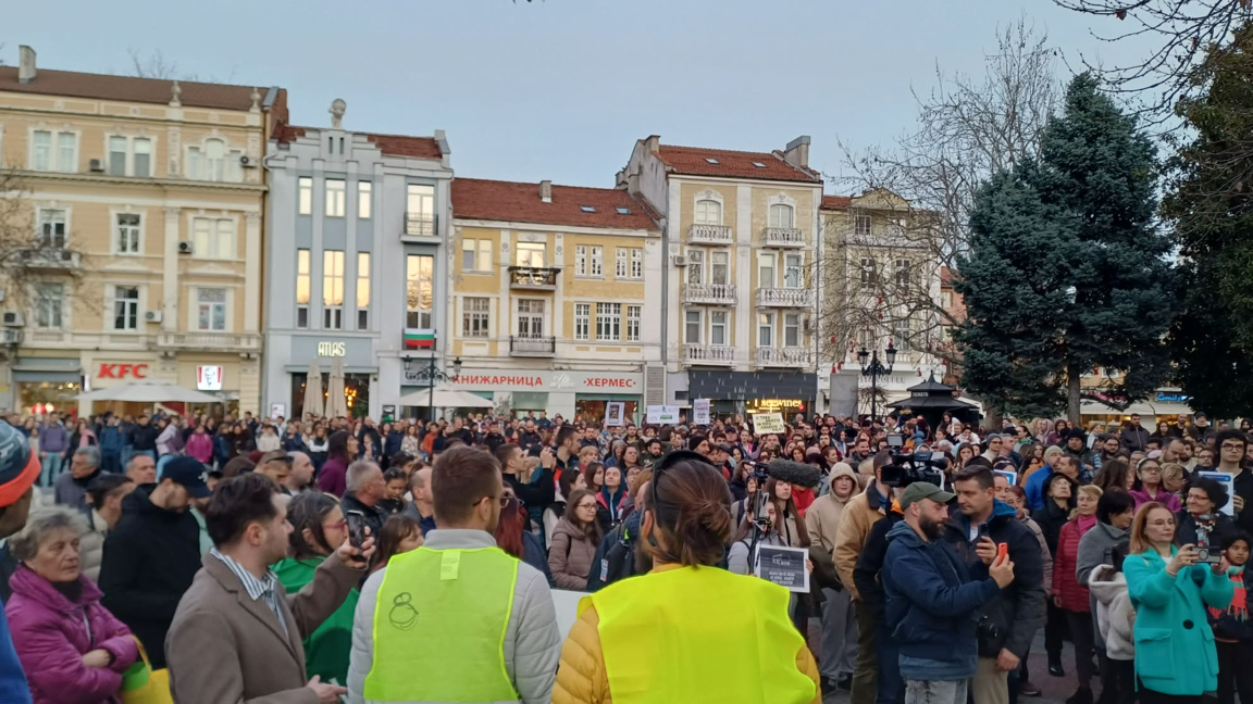 С многолюден протест пловдивчани настояха за нормален градски транспорт