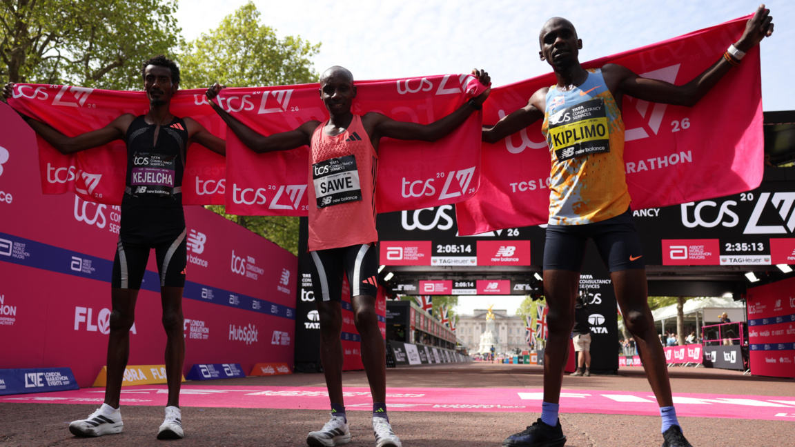 Кениец пробяга маратон за по-малко от два часа в състезание