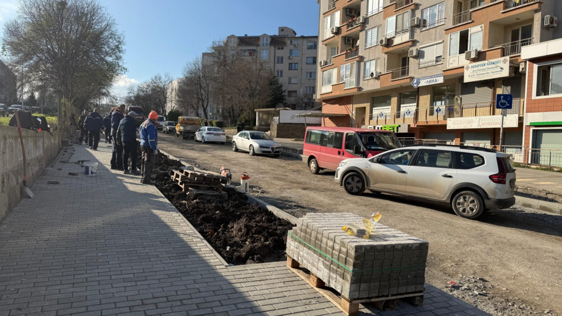 Три нови паркинга с 88 места до Детската болница