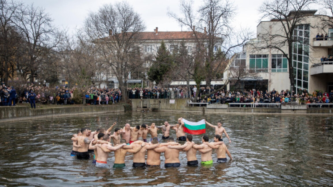 Честваме Богоявление, в Стара Загора хвърлят кръста южно от езерото "Загорка"