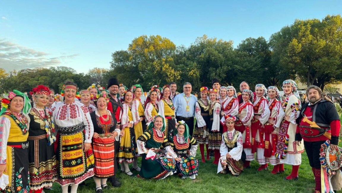 300 de bulgari din America au prezentat folclorul bulgăresc la Festivalul Cultural Mondial din Washington