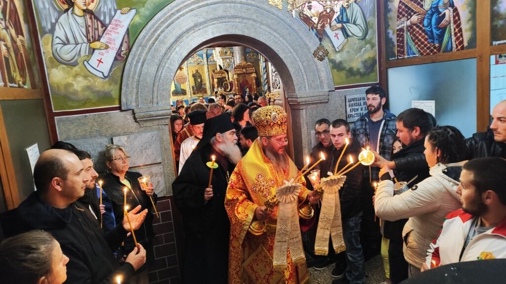 Христос воскресе! Православният свят посрещна Празника на празниците
