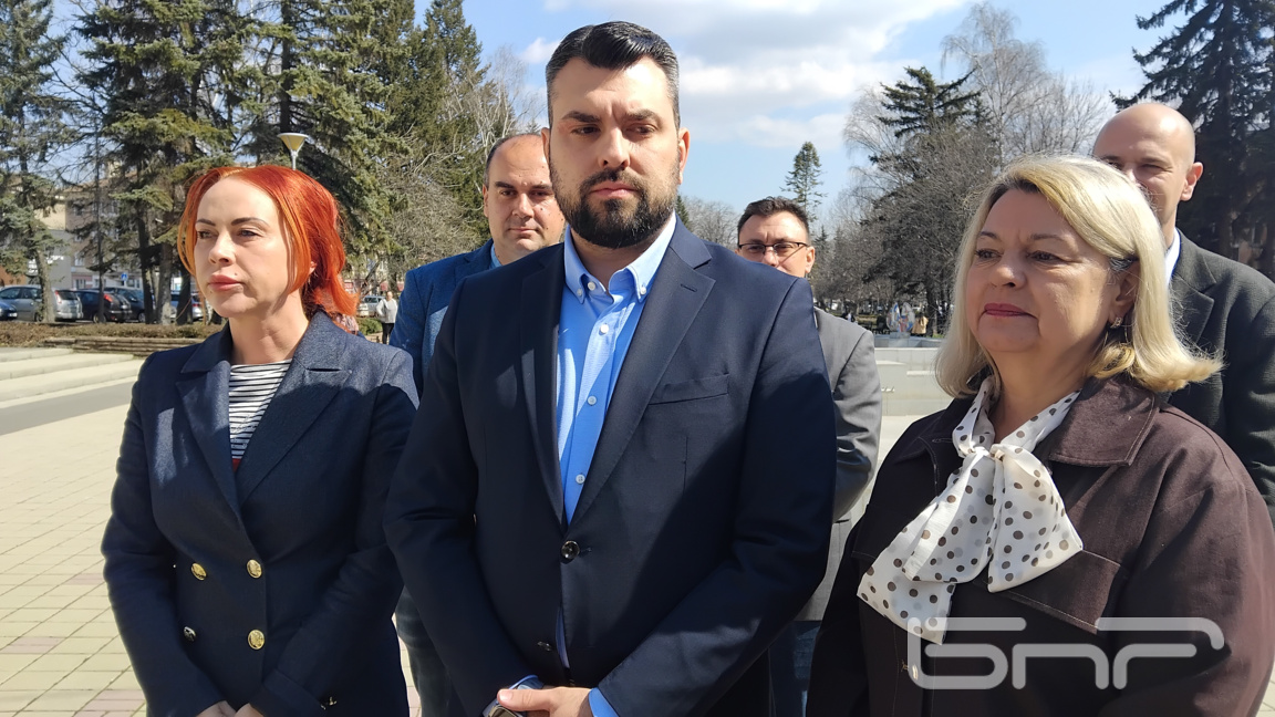 ГЕРБ-СДС регистрира листата си в Перник