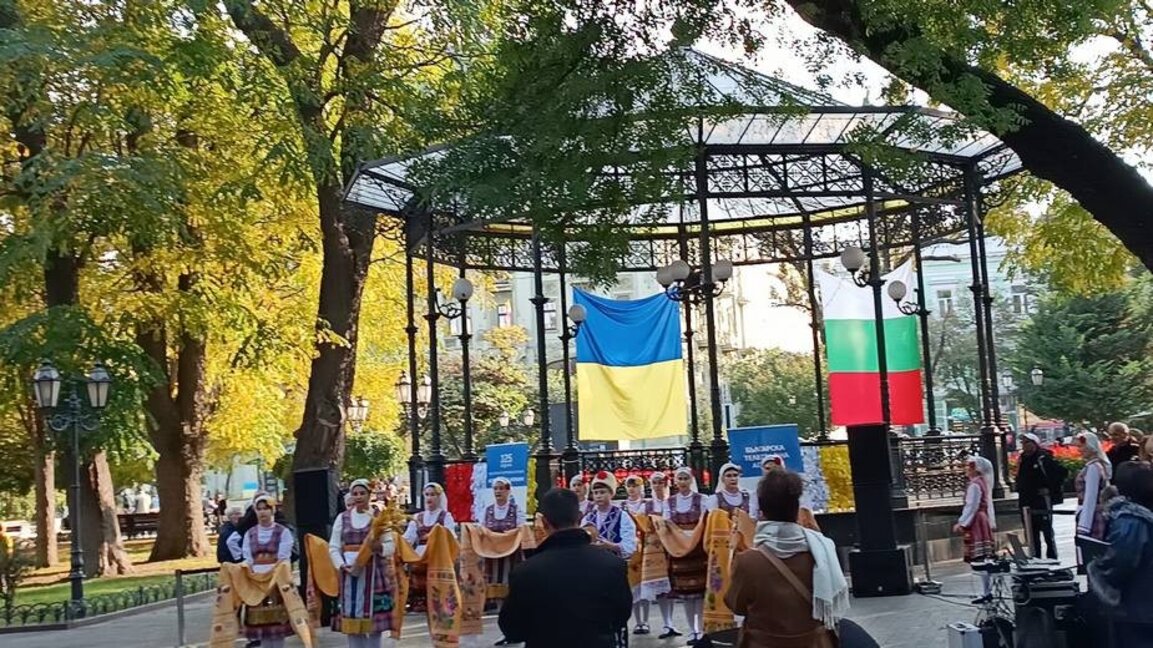 Честване по случай Деня на бесарабските българи в градската градина гр. Одеса, Украйна.