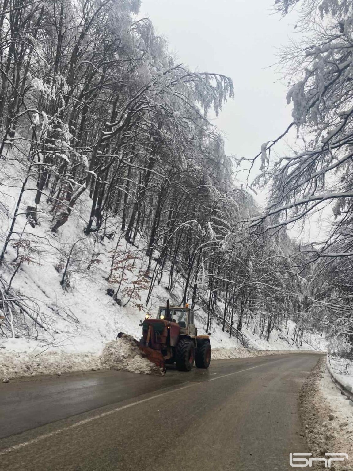 Ninsorile abundente provoacă pene de curent în toată țara