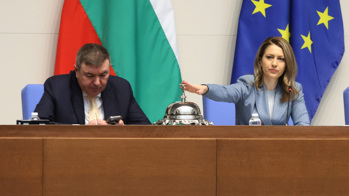 Зам.-председателят на НС Костадин Ангелов и председателят на парламента Рая Назарян.