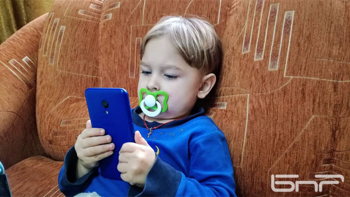 Ако вниманието и умът на детето са привлечени от нещо друго интересно, то ще остави телефона
