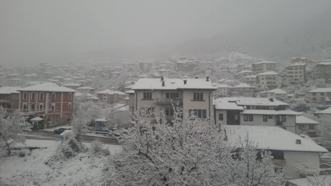 До 40 см. достигна снежната покривка в Смолянско