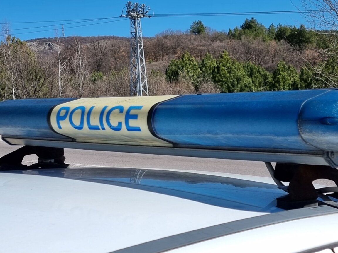 Катастрофа затруднява движението в село Тракия