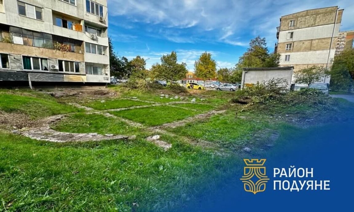 От вилата са останали части от основите, но пространството има потенциал