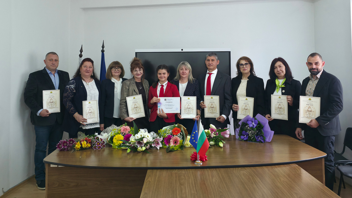 Признание за заслужили учители