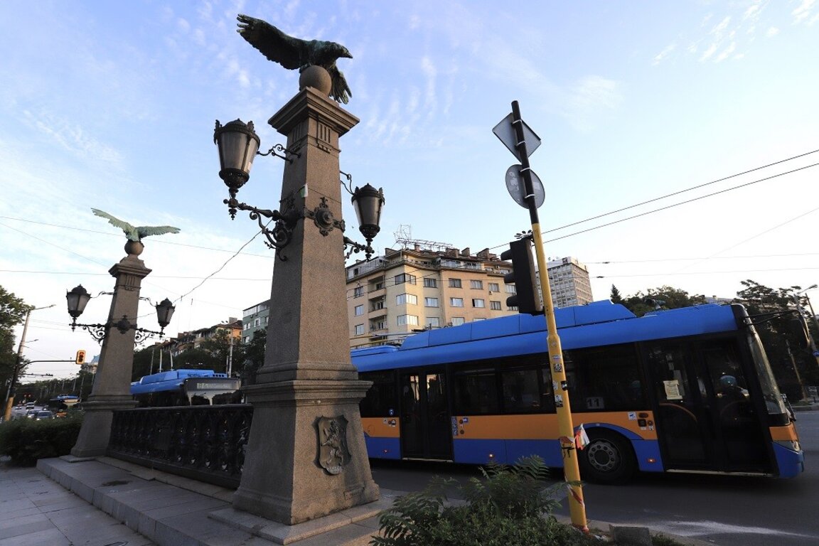 Две коли катастрофираха на Орлов мост