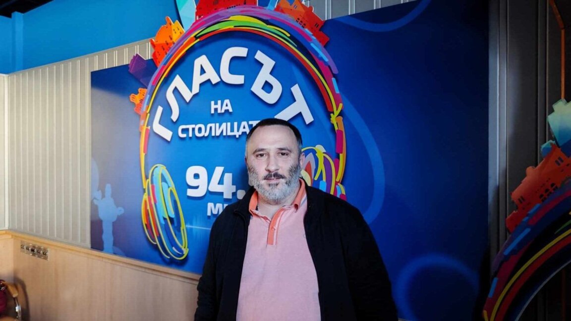 Ивайло Христов  от екипа на новото арт пространство Hostgallery