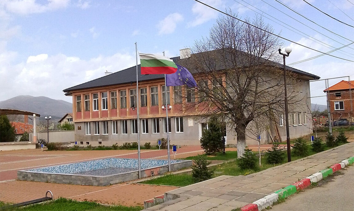 Wie die Fußball-EM einen Dorfplatz in Bulgarien zu neuem Leben erweckt