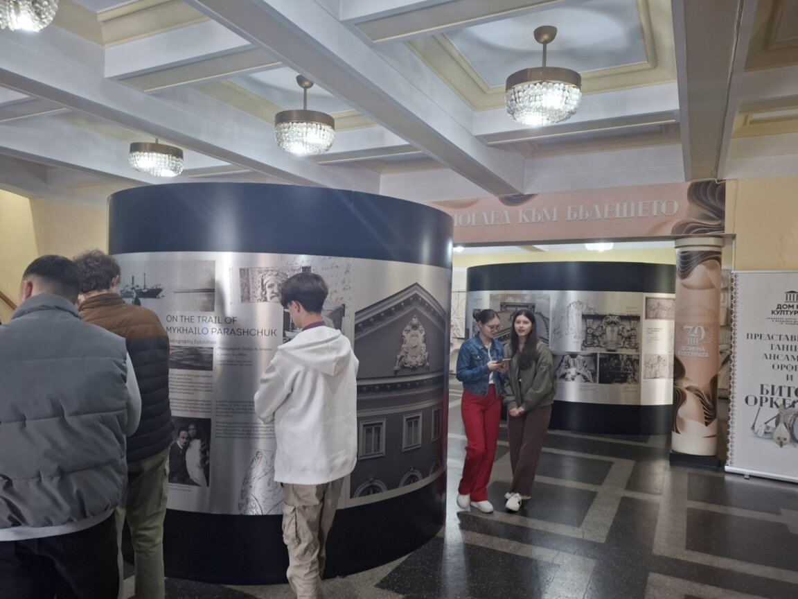 Кърджали посрещна пътуващата изложба „По следите на Михаилo Парасчук“