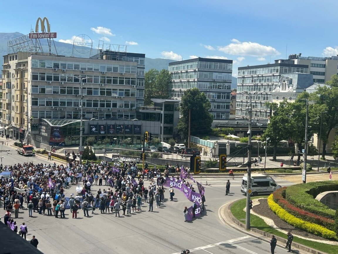 Работещи в обществените медии протестират за по-добри условия на труд