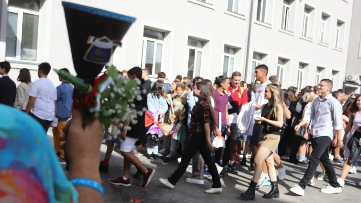 Die Schulglocke läutet für 702.000 Schüler