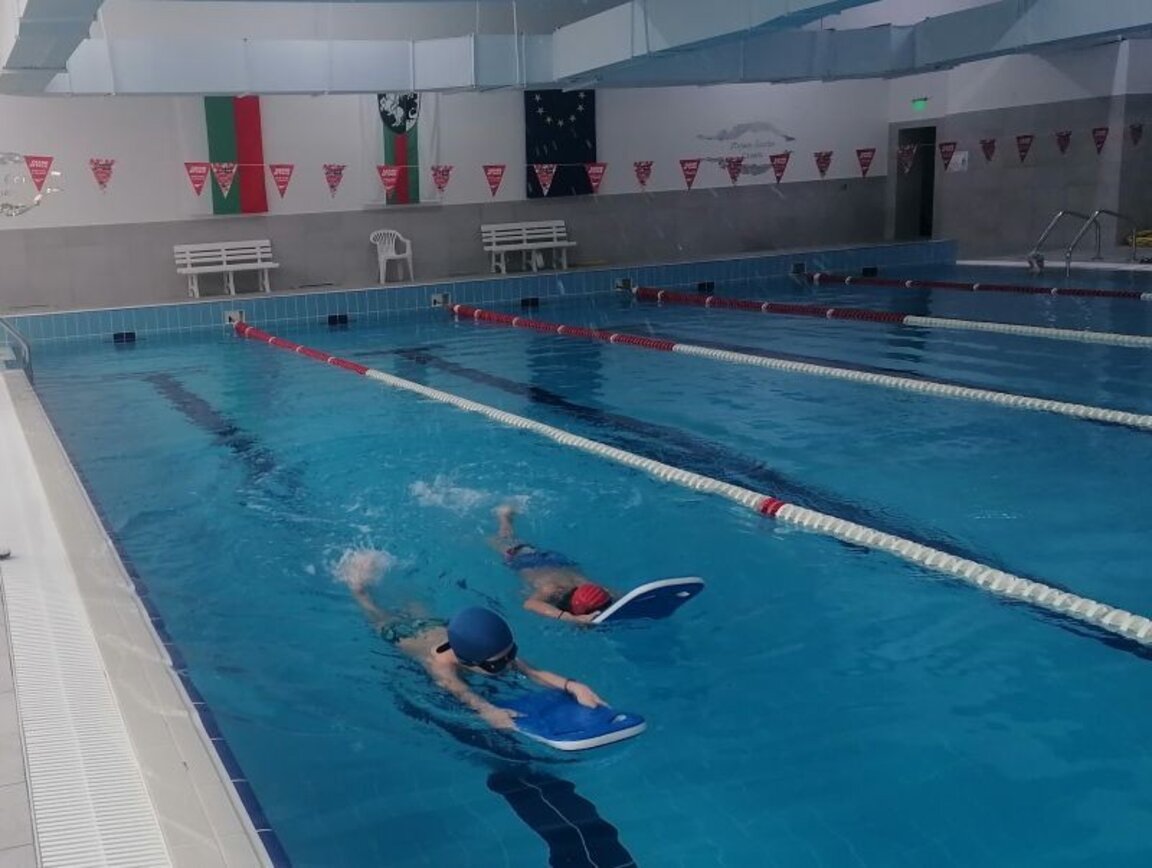 Безплатни тренировки по плуване за ученици в Сливен
